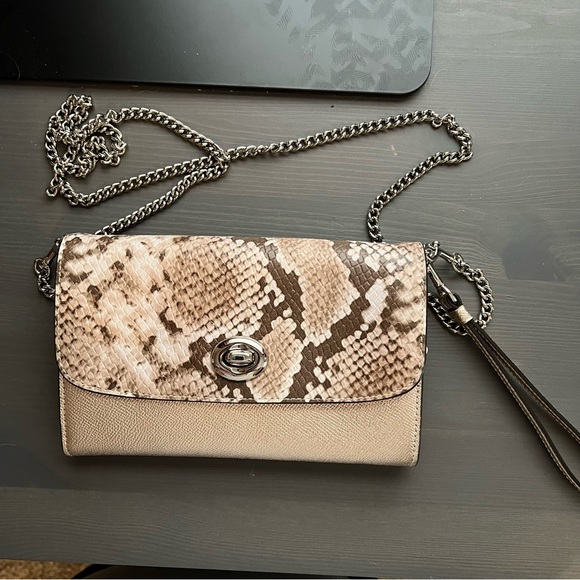 NWOT coach small crossbody (tag still with bag) - Picture 1 of 7